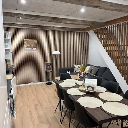 The Wild Swan - Big House With Many Beds In - Free Parking Appartement