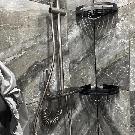 The Wild Swan - Big House With Many Beds In - Free Parking アパート