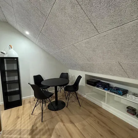 The Wild Swan - Big House With Many Beds In - Free Parking Apartment