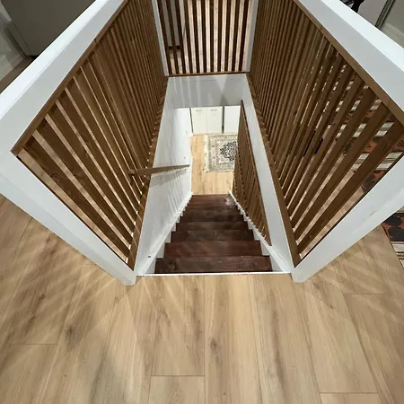 The Wild Swan - Big House With Many Beds In - Free Parking Apartment *