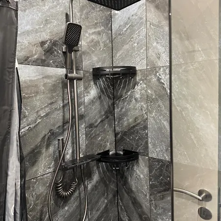 The Wild Swan - Big House With Many Beds In - Free Parking *