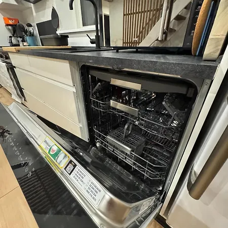 The Wild Swan - Big House With Many Beds In - Free Parking Apartment