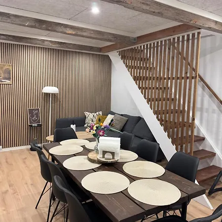 The Wild Swan - Big House With Many Beds In - Free Parking