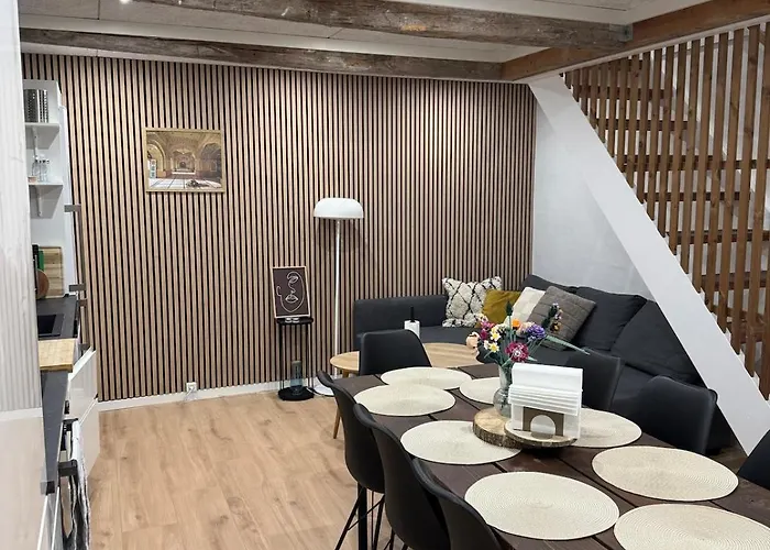 The Wild Swan - Big House With Many Beds In - Free Parking Appartamento