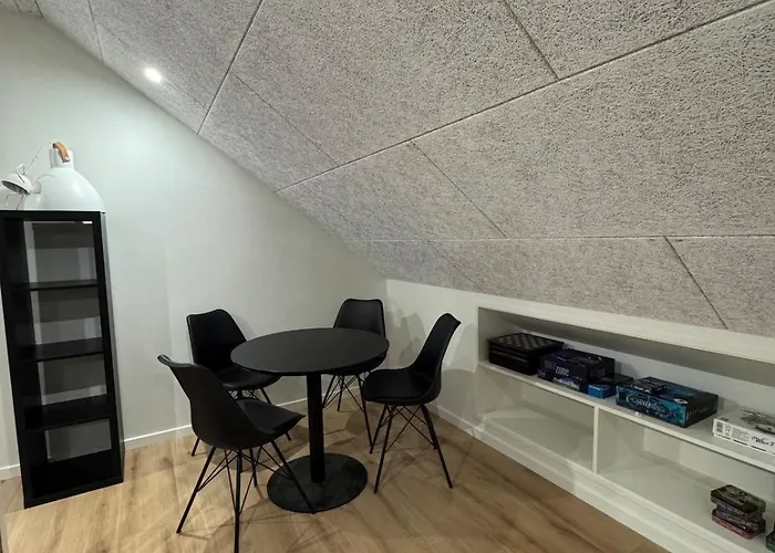 The Wild Swan - Big House With Many Beds In - Free Parking Apartment