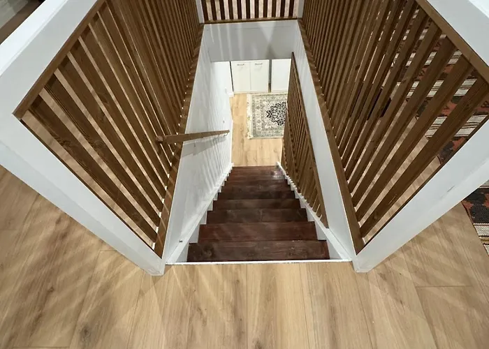 The Wild Swan - Big House With Many Beds In - Free Parking Apartment *