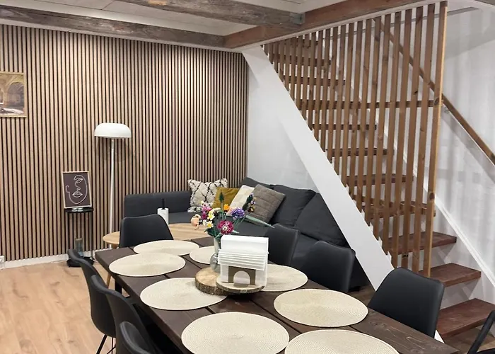 The Wild Swan - Big House With Many Beds In - Free Parking